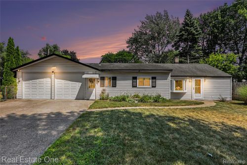 3003 Longview Ave, Rochester Hills, MI, 48307-5573 | Card Image