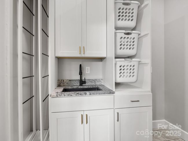 Laundry Center | Image 13