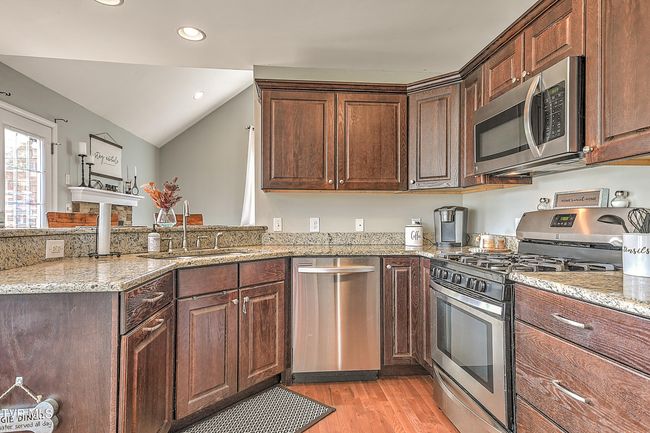 517 W Glade St, House other with 3 bedrooms, 3 bathrooms and null parking in Glade Spring VA | Image 13