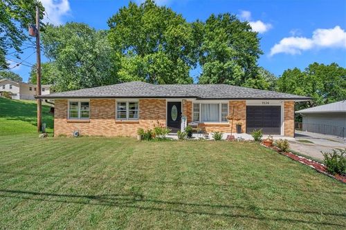 7226 Yecker Ave, Kansas City, KS, 66109-1734 | Card Image