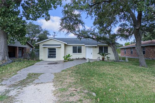 123 Cenizo St, Rockport, TX, 78382-7001 | Card Image