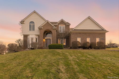 9172 Rotondo Dr, Howell, MI, 48855-7131 | Card Image