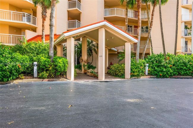 405 - 3870 N Highway A1a, Condo with 2 bedrooms, 2 bathrooms and null parking in Hutchinson Island FL | Image 52