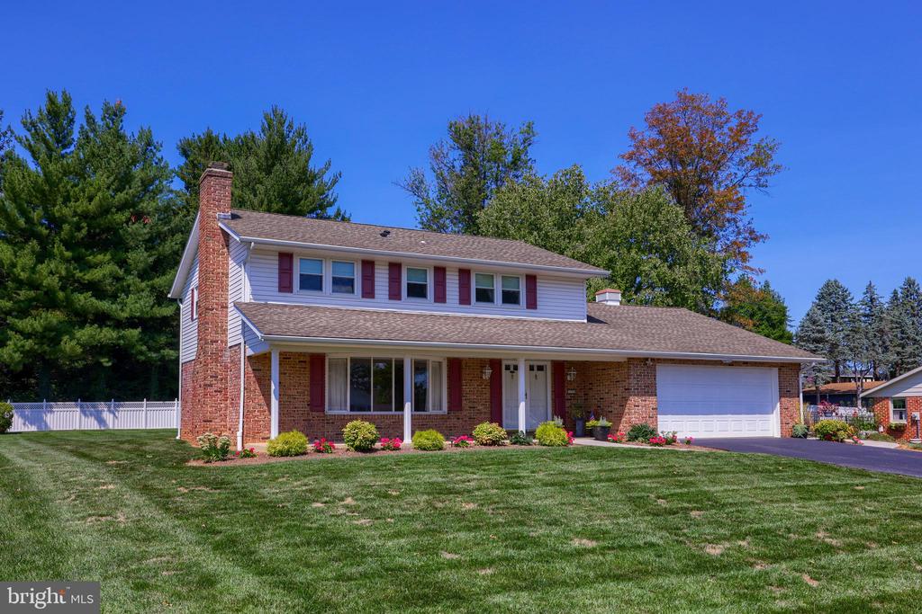 Rhonda Dr, York, PA 17408