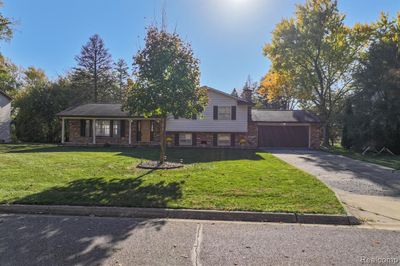 1106 Cool Ridge Drive, Home with 3 bedrooms, 2 bathrooms and null parking in Grand Blanc Twp MI | Image 2