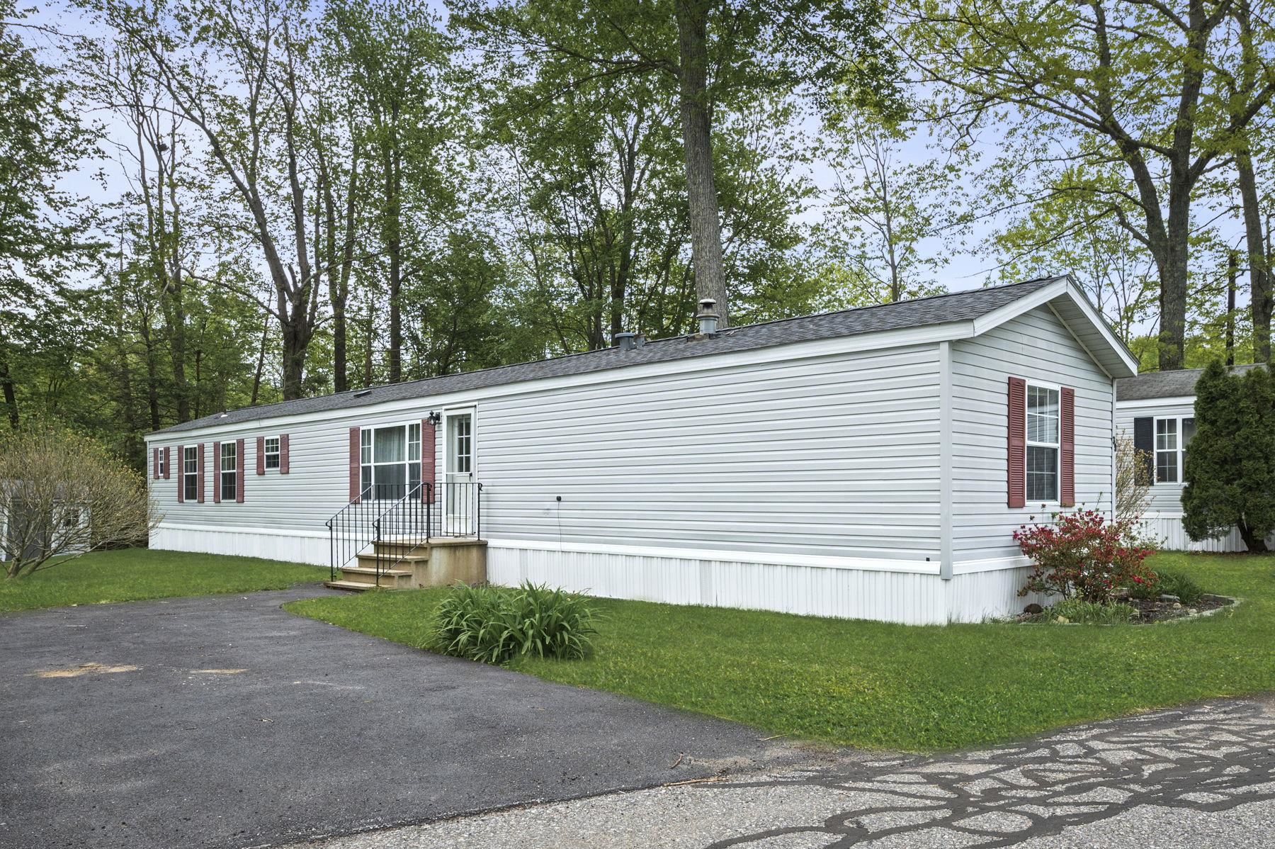 Hickory Ave, North Hampton, NH 03862