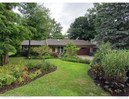 2510 Sunhill Dr, Waterford, MI, 48329-4426 | Card Image