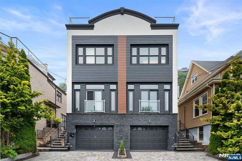 52 Myrtle Ave, Edgewater, NJ, 07020-1405 | Card Image