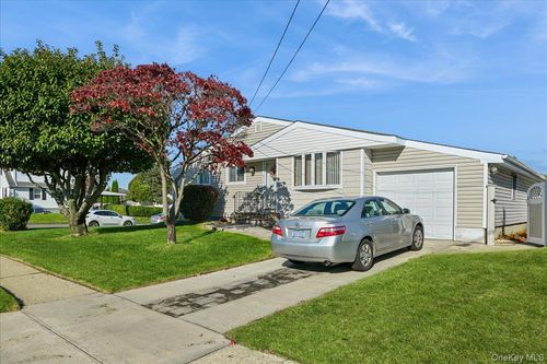 413 Grand Blvd, Deer Park, NY, 11729-4133 | Card Image