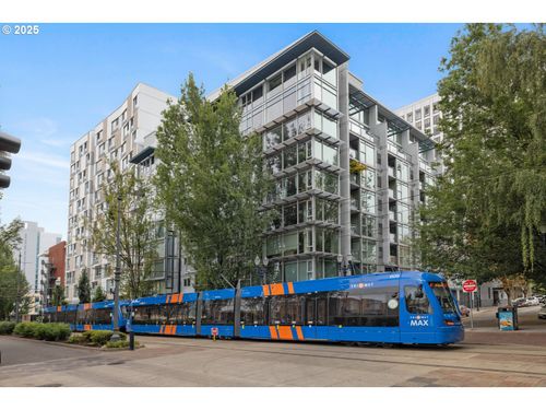 601-533 Ne Holladay St, Portland, OR, 97232-2081 | Card Image