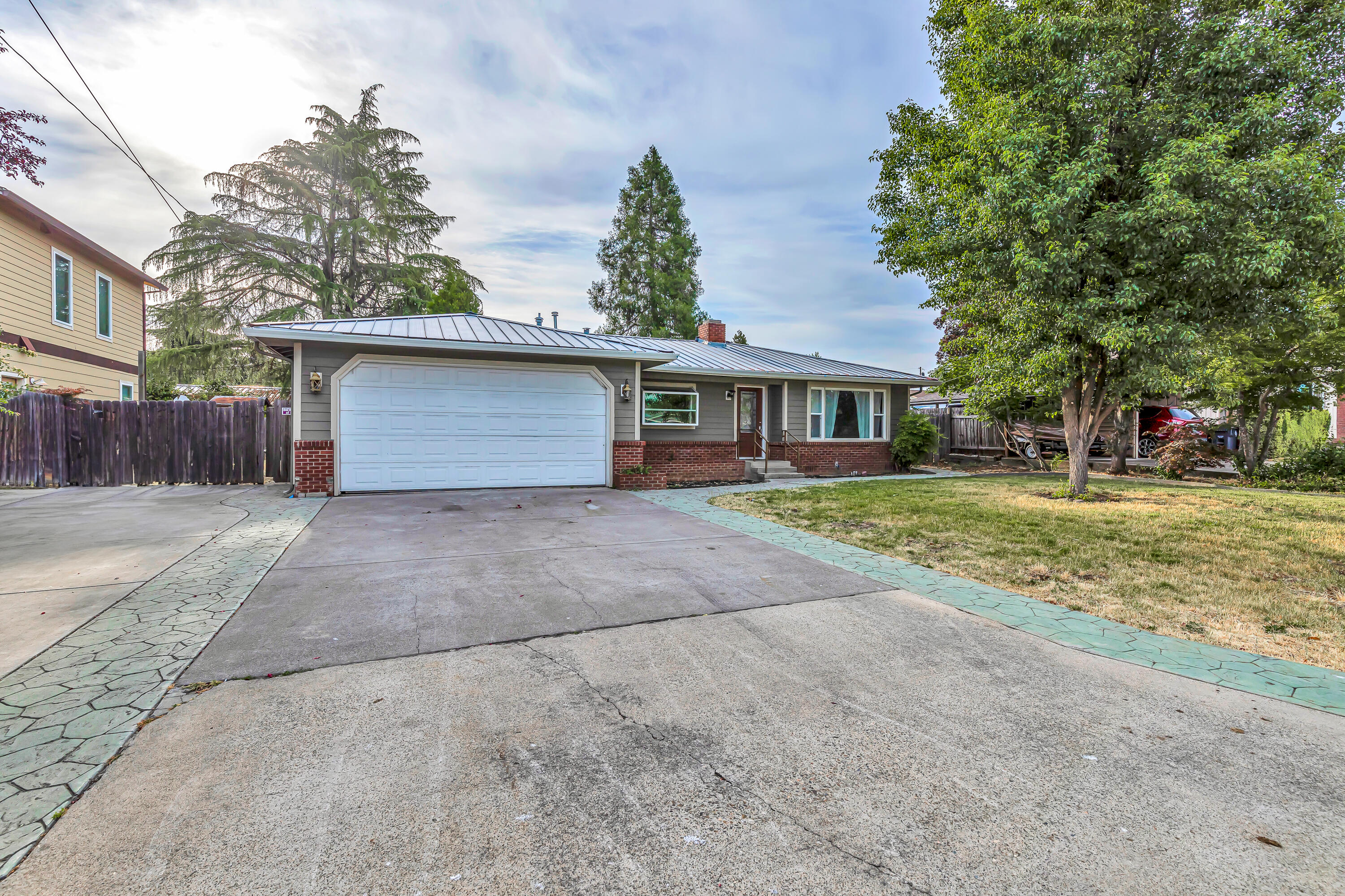 Morrison Ave, Medford, OR 97504