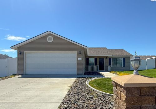 3312 Keeneland Ln, Pasco, WA, 99301-3152 | Card Image