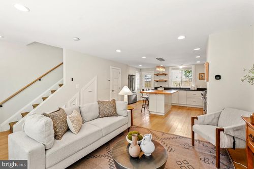 203 17th St Se, WASHINGTON, DC, 20003-1641 | Card Image