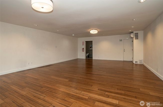 Retail space in front building | Image 14