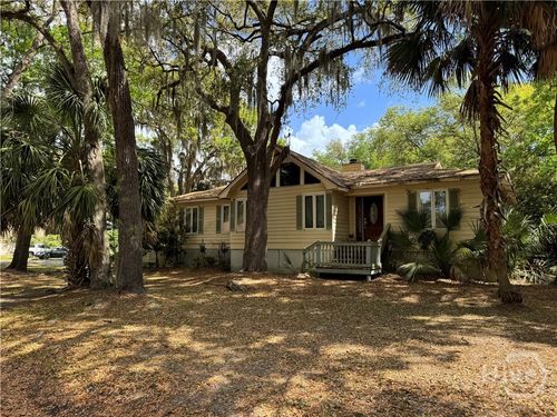 2 Moss Pointe Ct, Savannah, GA, 31410-1705 | Card Image
