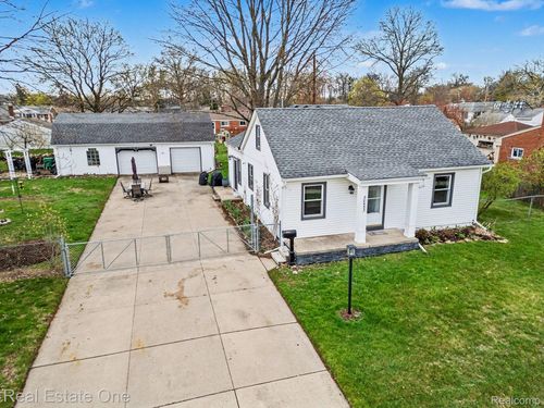 30453 Sheridan St, Garden City, MI, 48135-1318 | Card Image