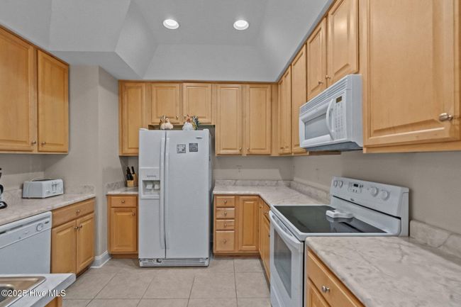 701 - 908 Resort Cir, Condo with 3 bedrooms, 2 bathrooms and 2 parking in Sunset Beach NC | Image 6