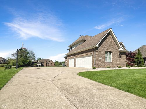 6075 Waterside Dr, Columbus, IN, 47201-3917 | Card Image
