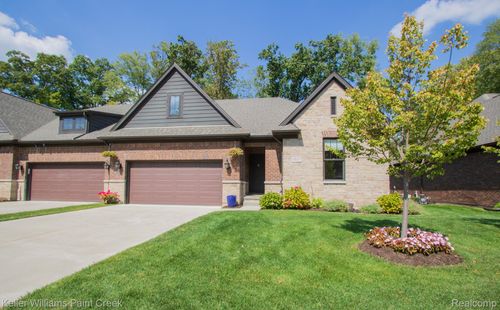 1037 Crestwyk Ln, Rochester, MI, 48307-6134 | Card Image