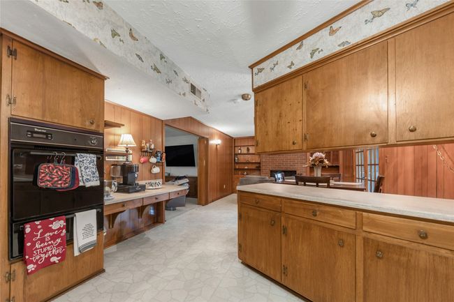 Built in gas oven and many built-ins | Image 7
