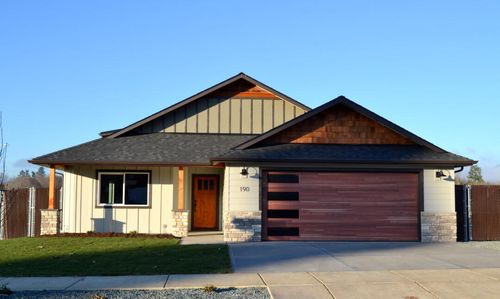 190 Sw Rock Gulch Rd, Grants Pass, OR, 97527-6171 | Card Image