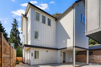 B - 8813 20th Avenue Ne, Townhouse with 2 bedrooms, 1 bathrooms and null parking in Seattle WA | Image 1