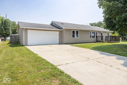 825 Rockshire Ct, Gas City, IN, 46933-2200 | Card Image