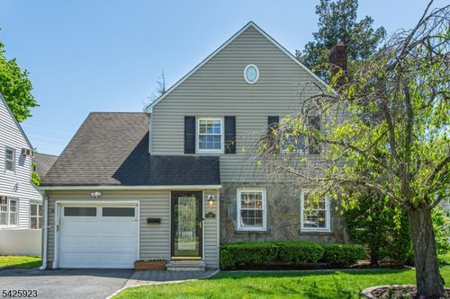 16 Haines Dr, Bloomfield, NJ, 07003-2906 | Card Image