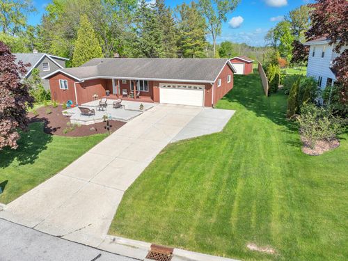 650 Dartmouth Dr, Sheboygan Falls, WI, 53085-1740 | Card Image