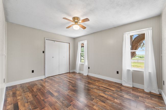 1015 Fm 2200 W, House other with 3 bedrooms, 3 bathrooms and null parking in Devine TX | Image 25