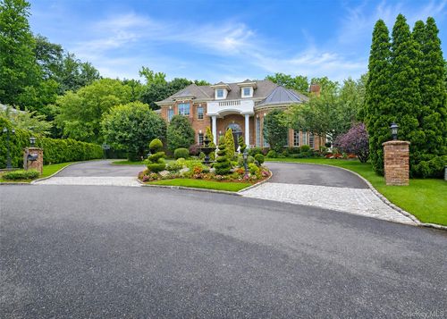 6 Boxwood Way, North Hempstead, NY, 11030 | Card Image