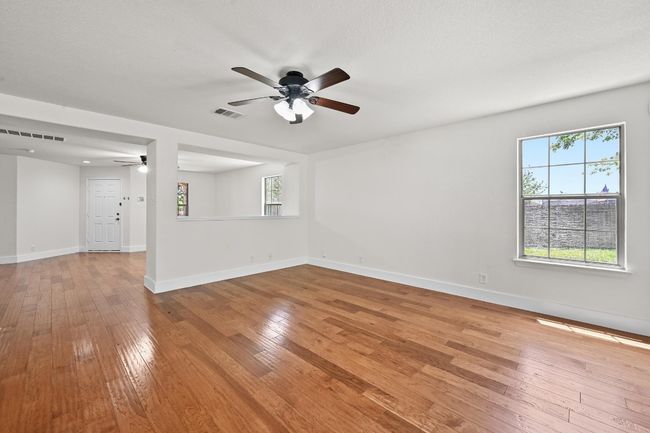 131 Olson Cv, House other with 4 bedrooms, 3 bathrooms and 4 parking in Kyle TX | Image 9