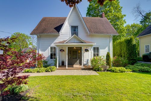 354 Queen St, Port Perry, ON, L9L1J9 | Card Image
