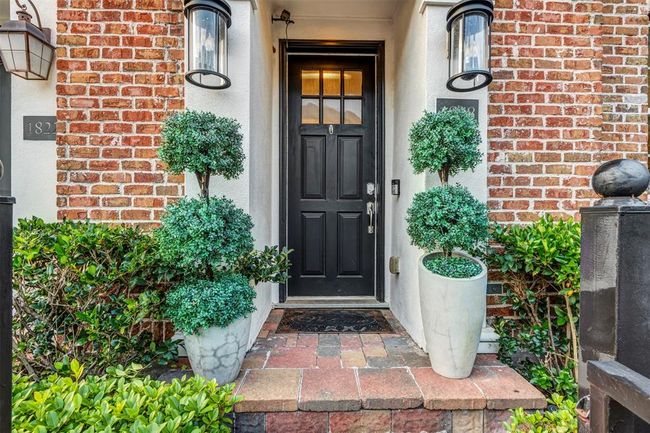 1818 Dart St, House other with 3 bedrooms, 5 bathrooms and 2 parking in Houston TX | Image 6