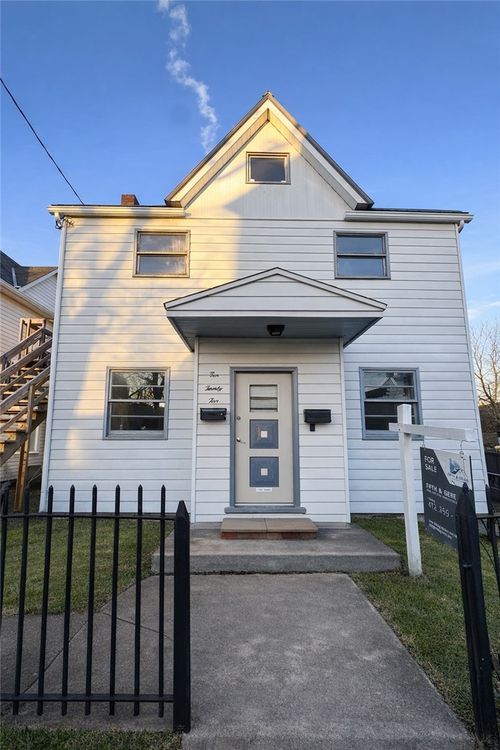 1025 Kenneth Ave, New Kensington, PA, 15068-5627 | Card Image