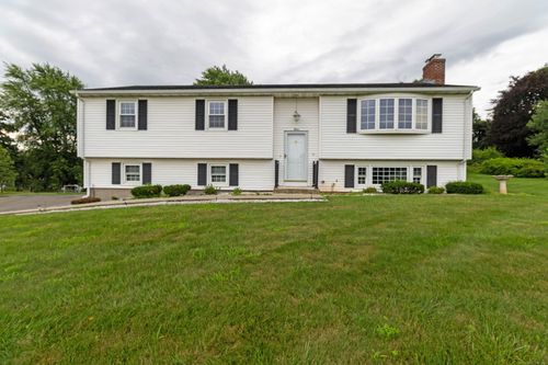 3 Blackhaw Dr, Cromwell, CT, 06416-1202 | Card Image