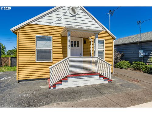 4215 Ne Highland Ct, Portland, OR, 97218-1377 | Card Image