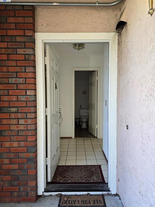 21164 Timco Way, Castro Valley, CA, 94552-4843 | Card Image