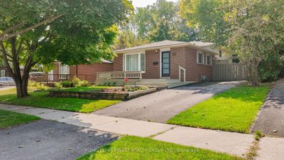 112 Bonham Blvd, House other with 3 bedrooms, 2 bathrooms and 2 parking in Mississauga ON | Image 2