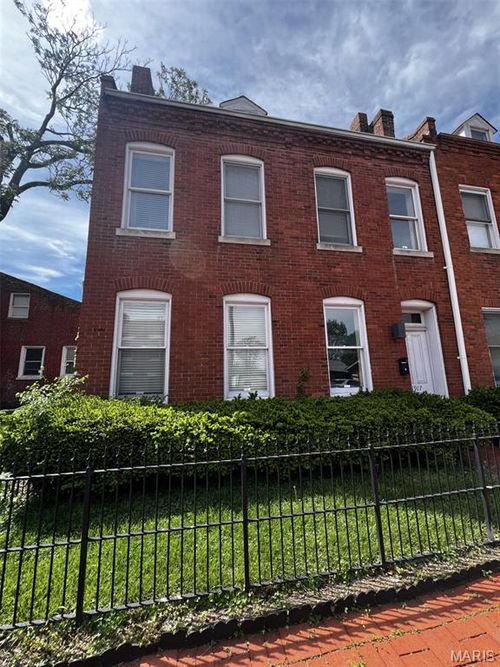 1917 S 11th Street, St Louis, MO, 63104 | Card Image