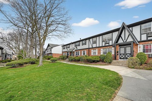 95 Parkside Dr, Suffern, NY, 10901-7846 | Card Image