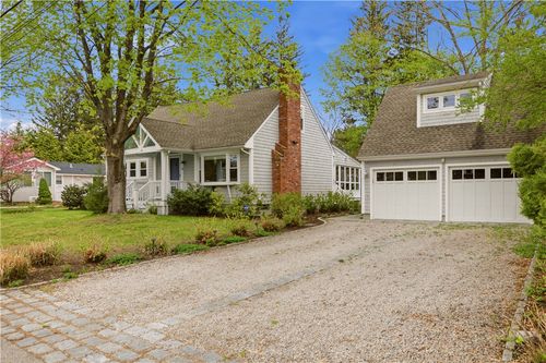 64 Lawndale Dr, East Greenwich, RI, 02818-4719 | Card Image