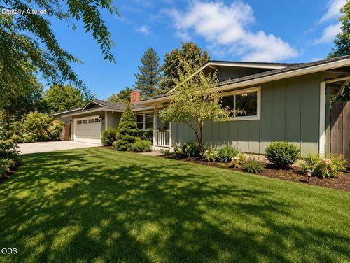 435 E C St, Jacksonville, OR, 97530-9870 | Card Image