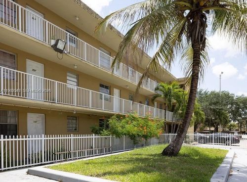 apt-301-975 W 74th St, Hialeah, FL, 33014-4755 | Card Image