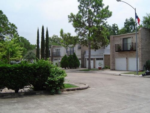 18 Townhouse Ct, Bellaire, TX, 77401-3316 | Card Image