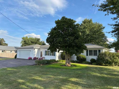 542 W Maple St, Oneida, IL, 61467-9597 | Card Image