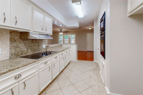 5338 Creekbend Dr, Houston, TX, 77096-5214 | Card Image