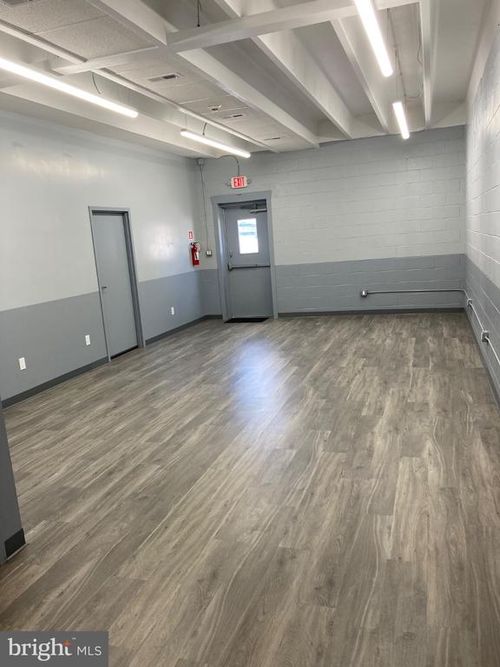 422 W Landis Ave, Vineland, NJ, 08360-8111 | Card Image