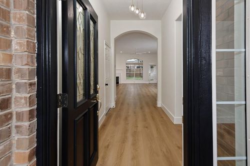 122 S Abram Cir, The Woodlands, TX, 77382-2034 | Card Image