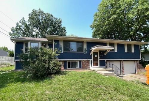 1202 Blueberry Dr, Harrisonville, MO, 64701-3412 | Card Image